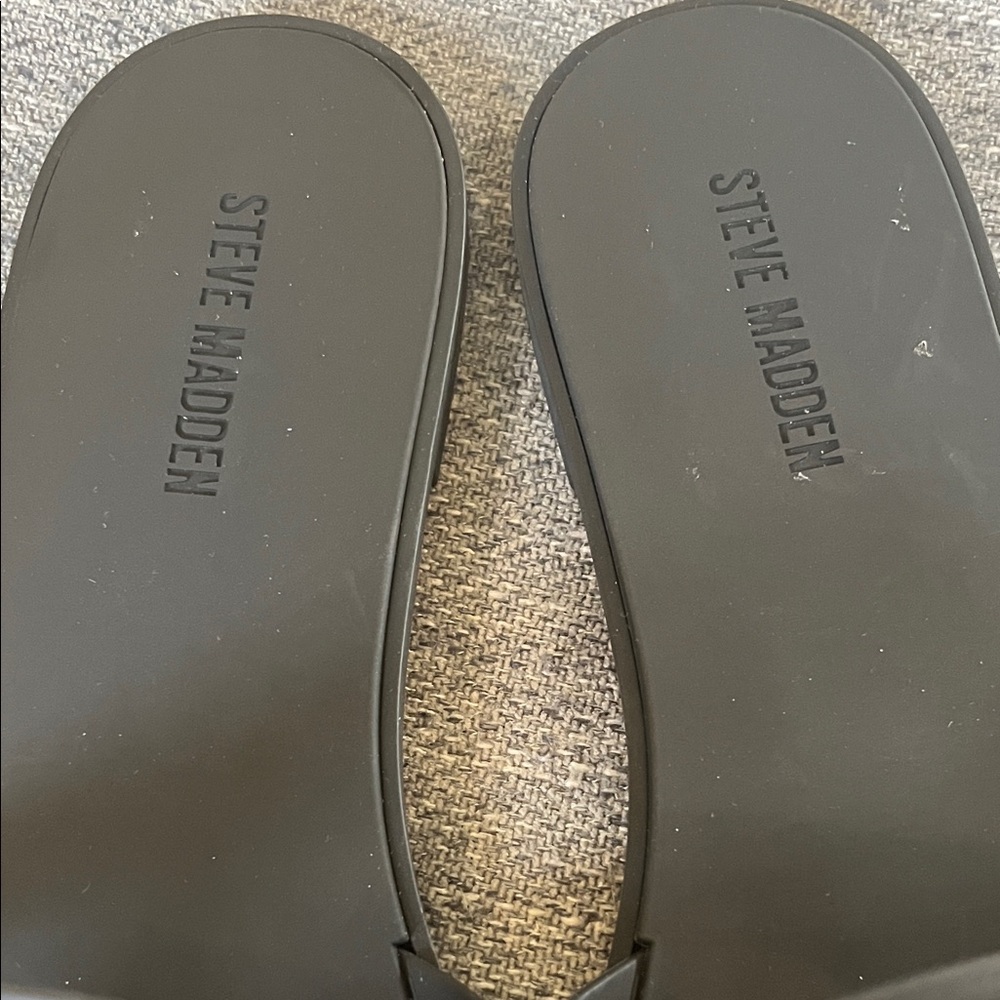 Steve Madden Black Slide Sandals with Teardrop Cutout - Picture 3 of 4